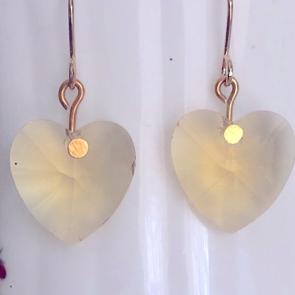 New Sparkling Glass Crystal Dangling Heart Handmade Earrings Pale Lemon Yellow - Picture 3 of 7